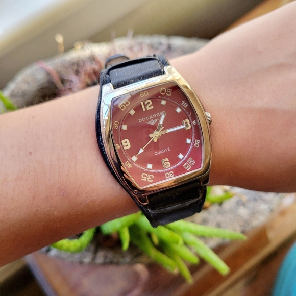 Classic Dockers Quartz Red & Black Leather Chunky Analog Watch - Picture 8 of 14